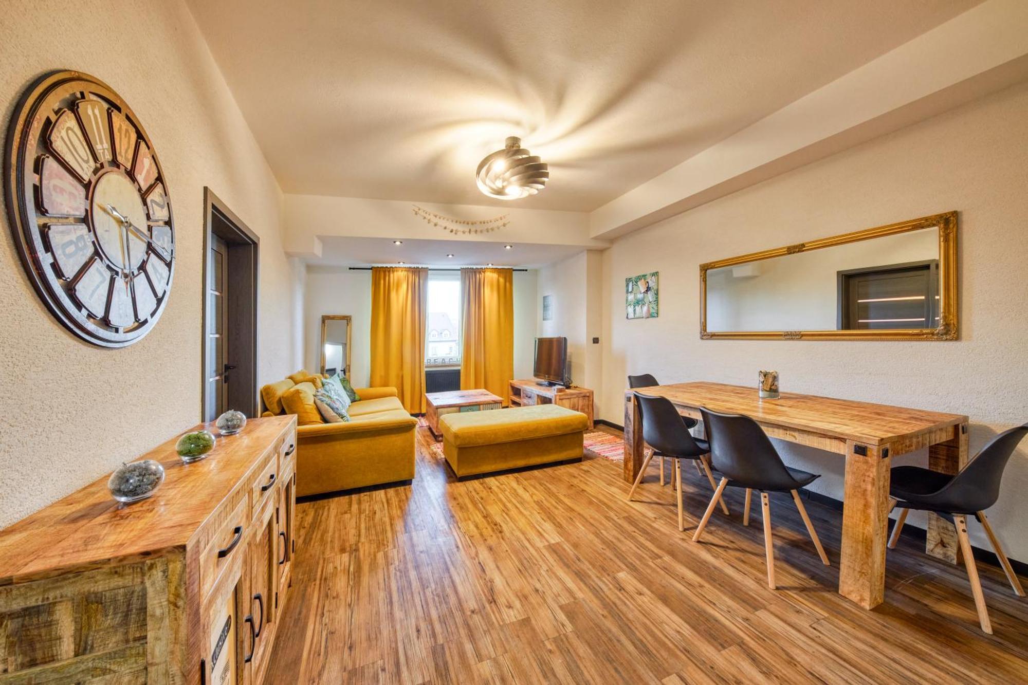 Mahalo Apartment บราติสลาวา ภายนอก รูปภาพ