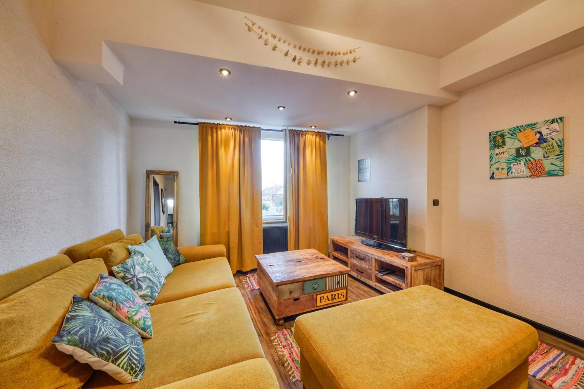 Mahalo Apartment บราติสลาวา ภายนอก รูปภาพ