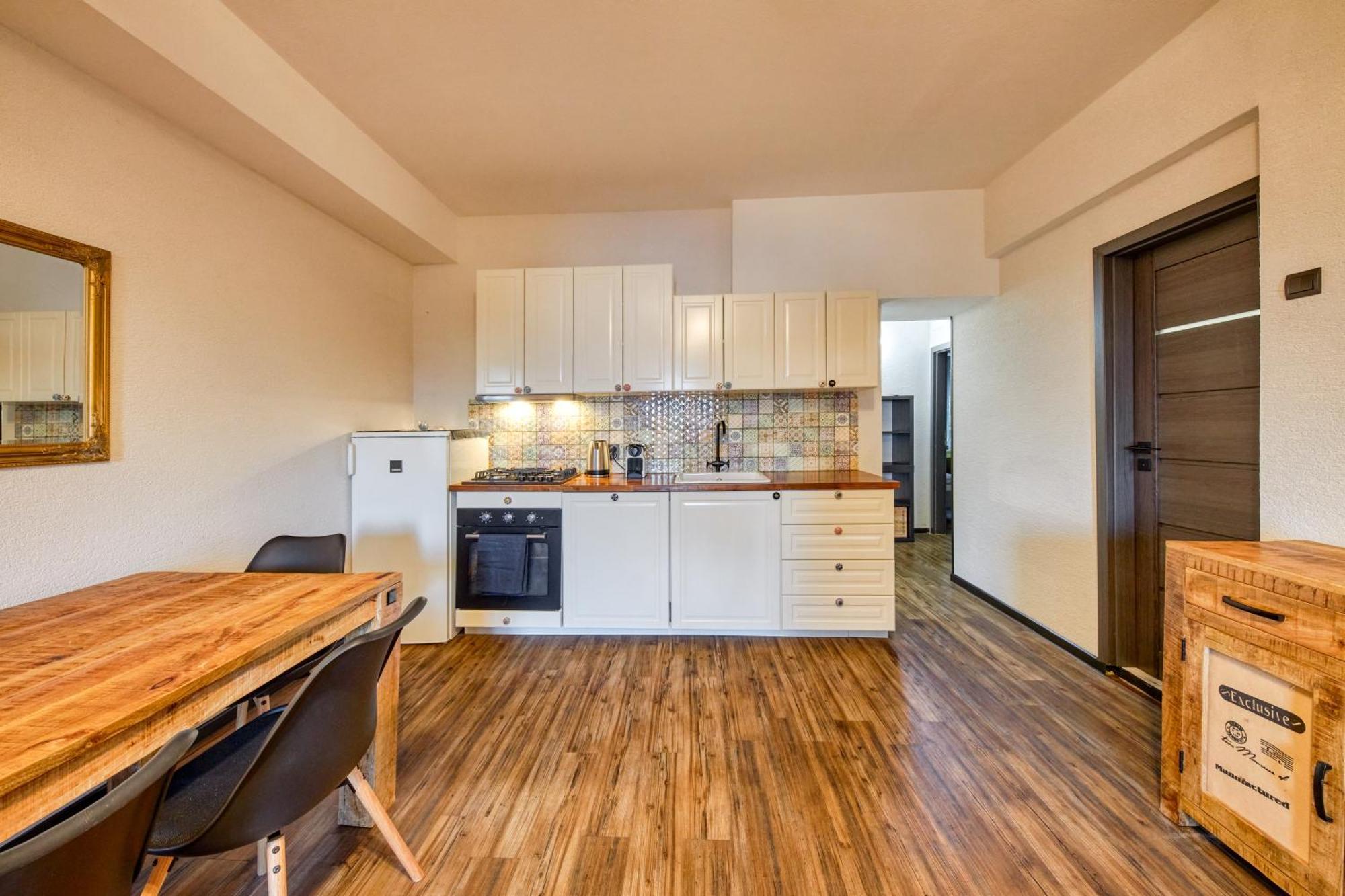 Mahalo Apartment บราติสลาวา ภายนอก รูปภาพ
